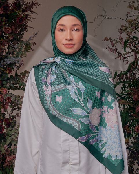 NOSTALGIA-RAYA_SQUARE-SATIN_DAUN-SIREH