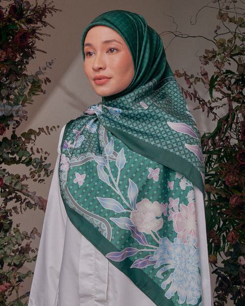 NOSTALGIA-RAYA_SQUARE-SATIN_DAUN-SIREH-2