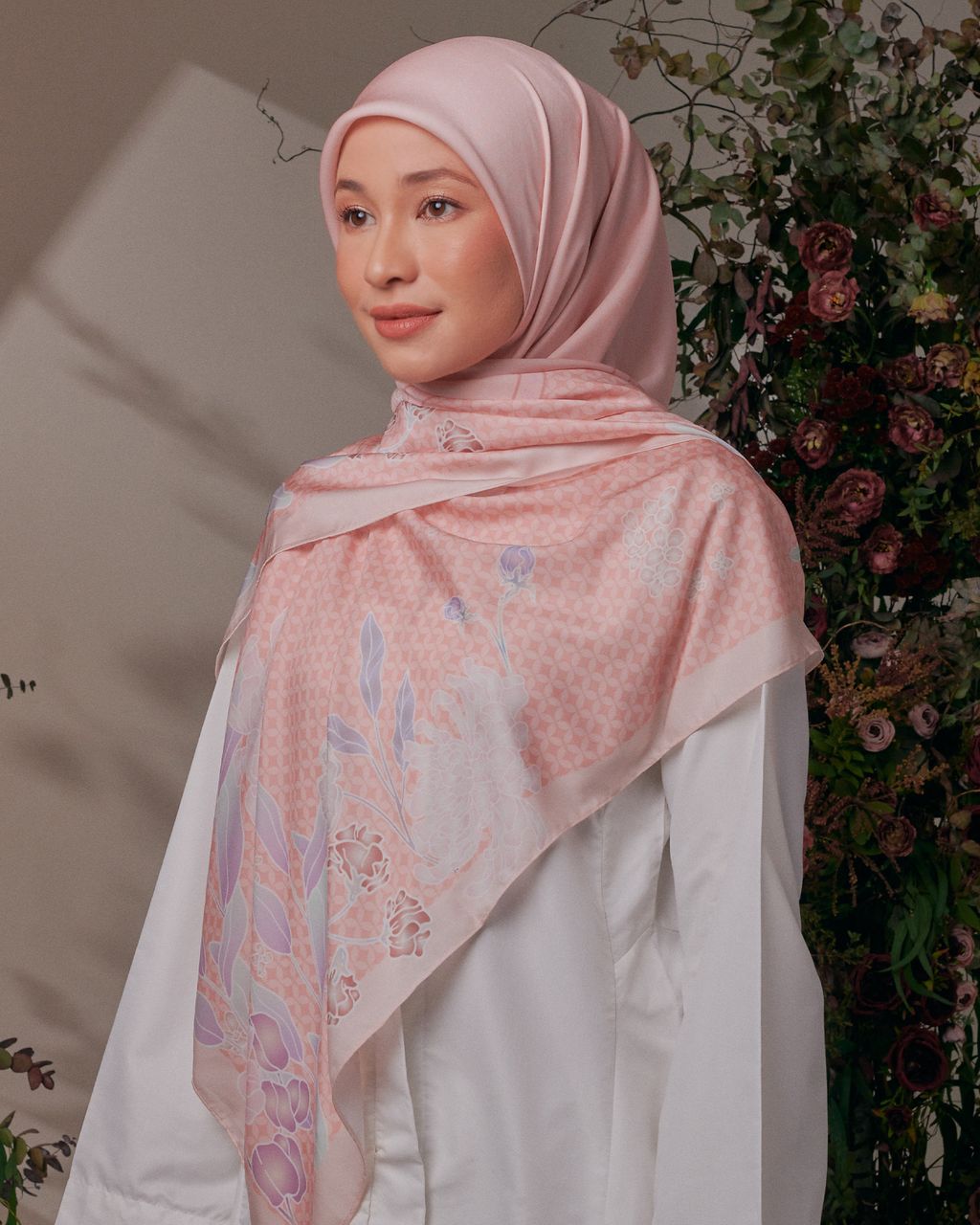 NOSTALGIA-RAYA_SQUARE-SATIN_SWASTIKA-2