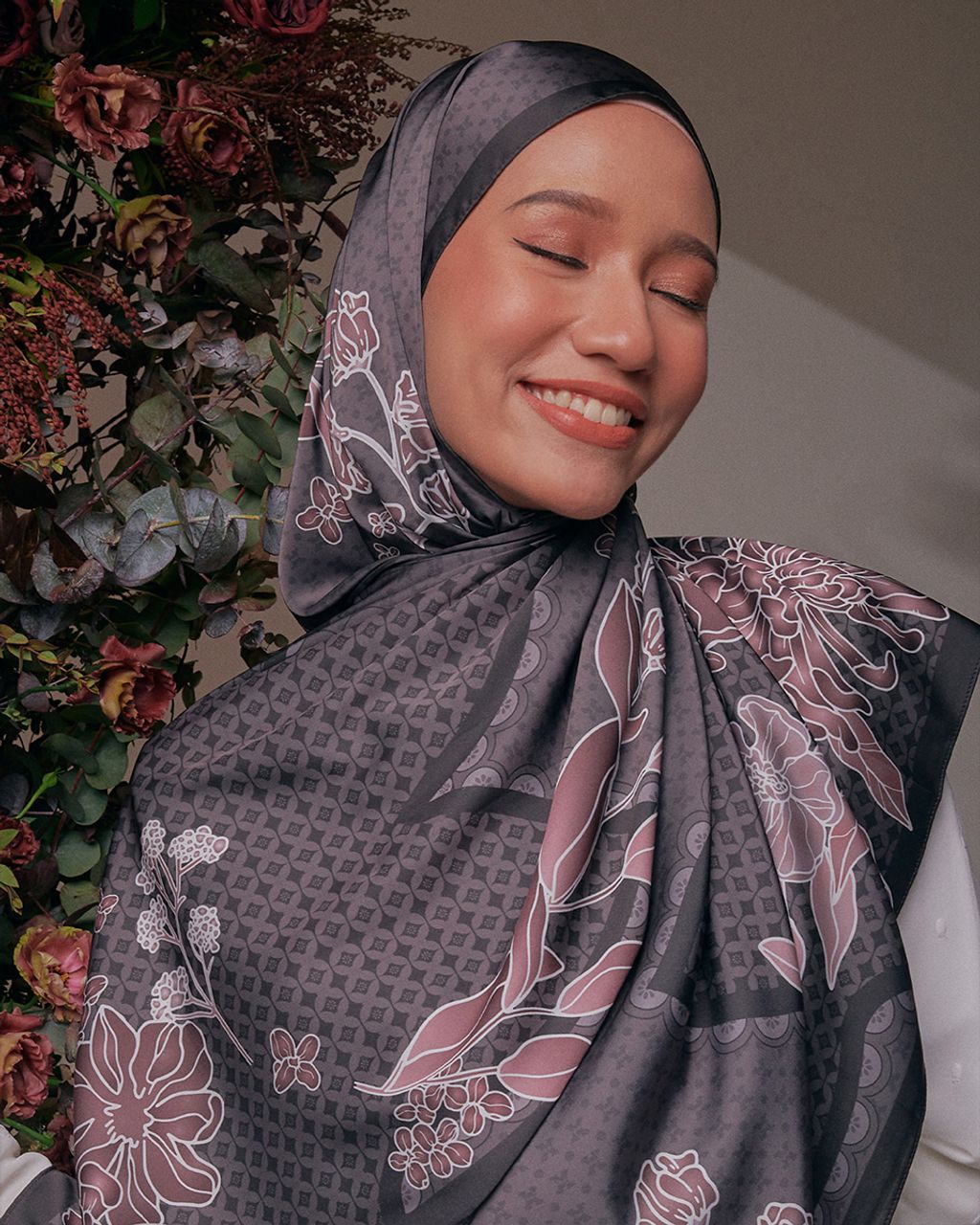 NOSTALGIA-RAYA_SHAWL-SATIN_BUNGA-KERUBUNG-3