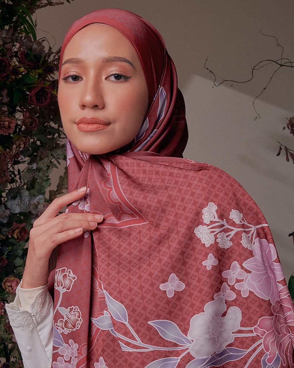 NOSTALGIA-RAYA_SHAWL-SATIN_BUNGA-RAYA-3