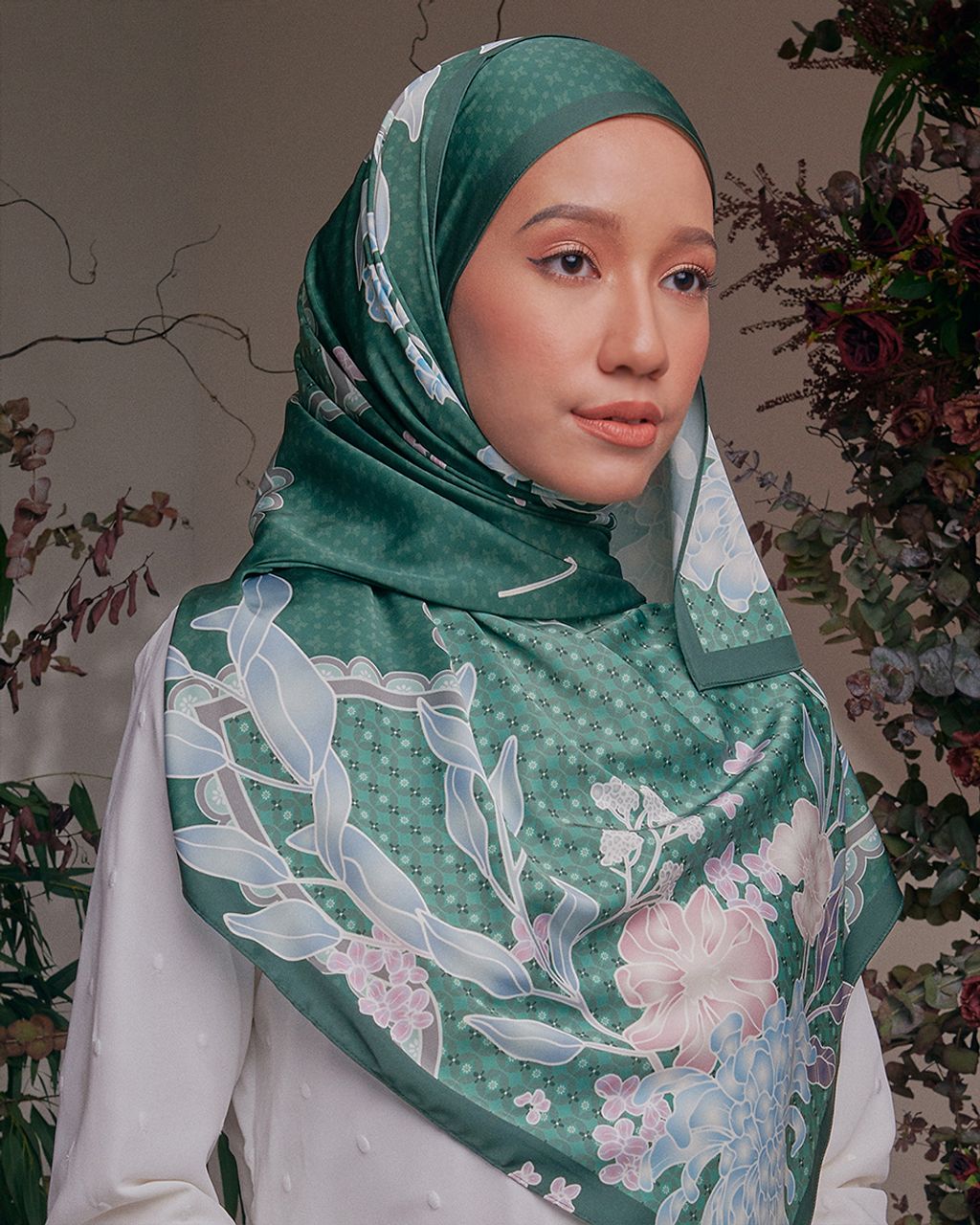 NOSTALGIA-RAYA_SHAWL-SATIN_DAUN-SIREH-3