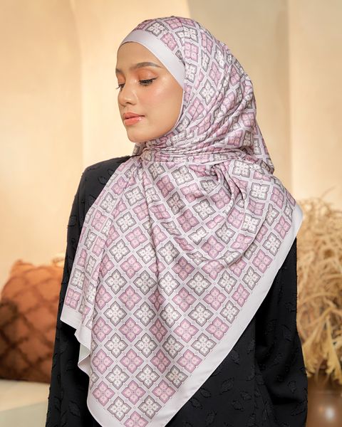 8TH-ANNIVERSARY-MAERAYA_WEBSITE-SHAWL-SATIN-CHARM-2