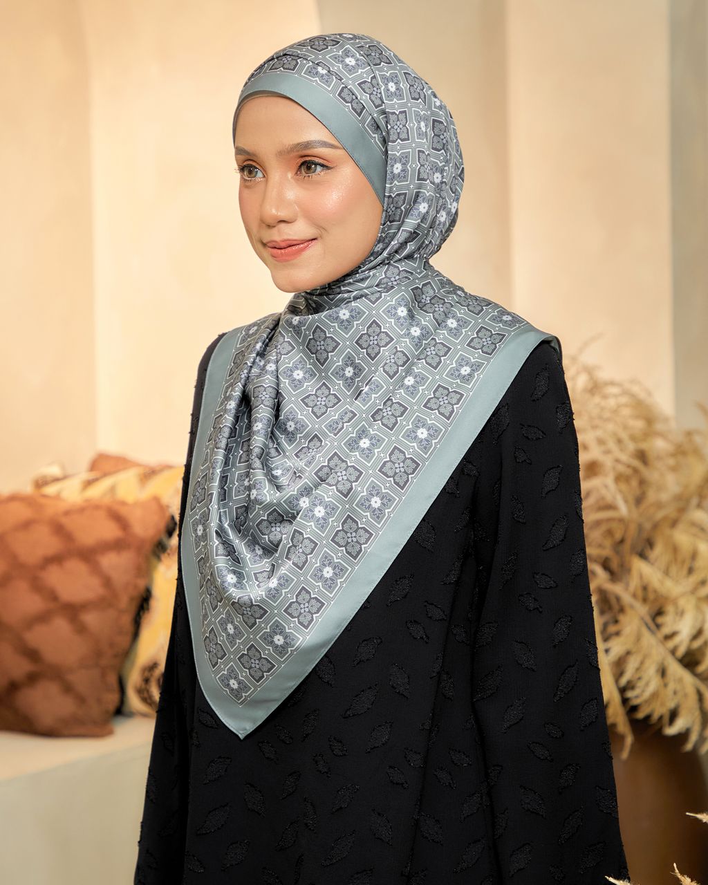 8TH-ANNIVERSARY-MAERAYA_WEBSITE-SHAWL-SATIN-LAKE-2