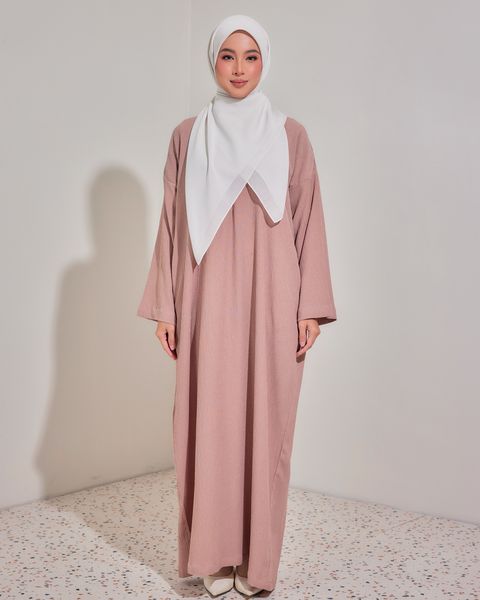 WEBSITE_ZENDAYA_ANTIQUE-1