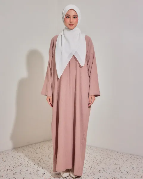 WEBSITE_ZENDAYA_ANTIQUE-1