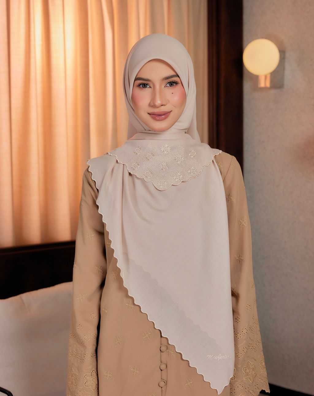 tudung-bawal-labuh-maejestica-ivory cream