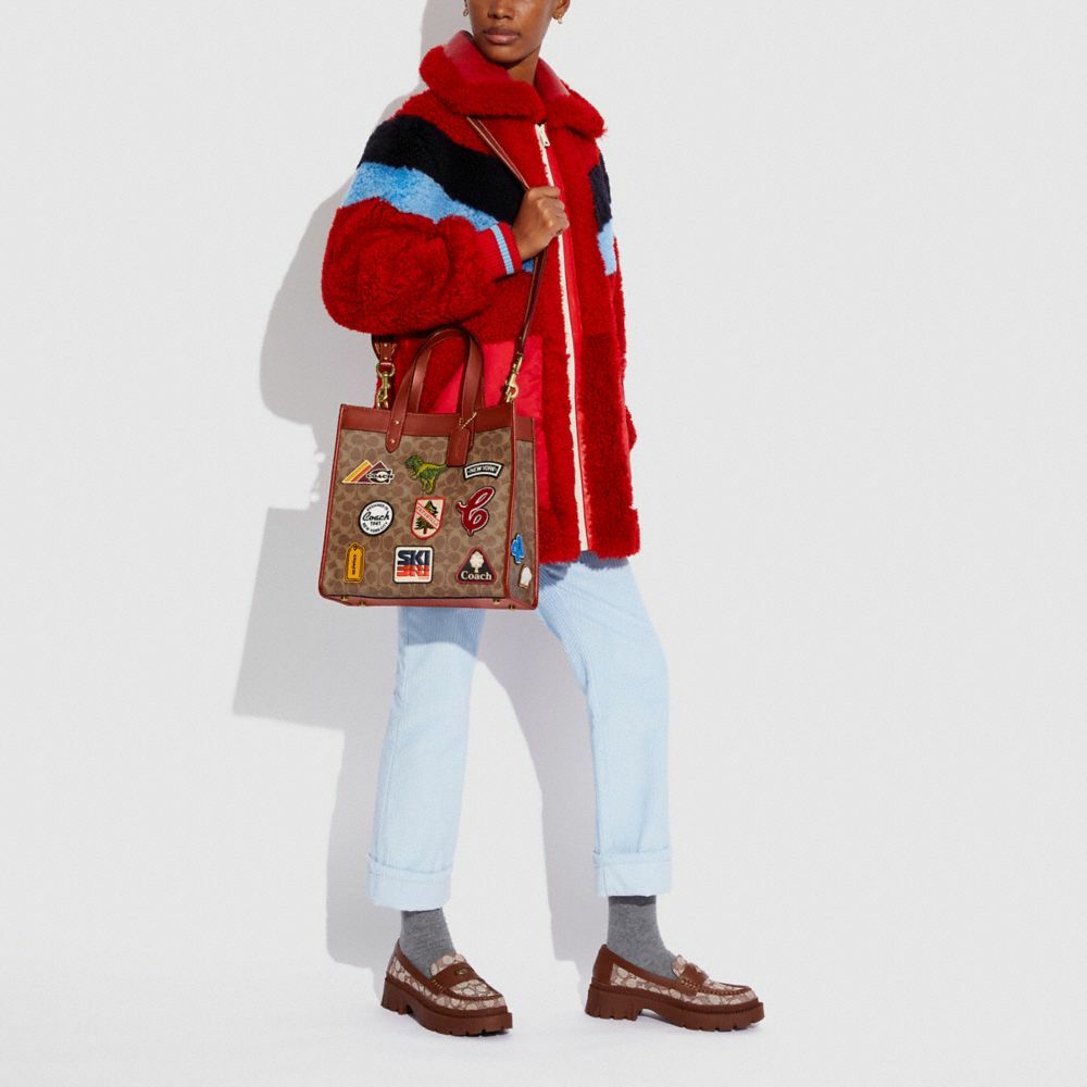 Coach Field Tote In Signature Canvas With Patches – BB ASIA STORE