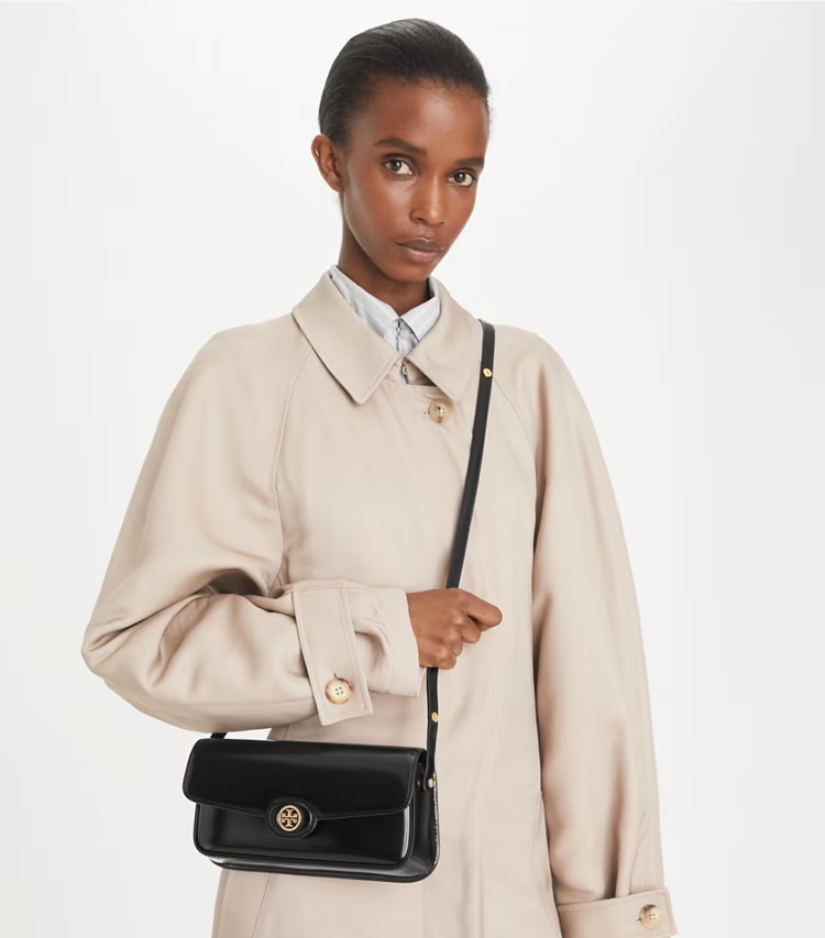 Tory Burch designer shoulder bags Robinson Spazzolato Rectangular Shoulder Bag in Black additional on model