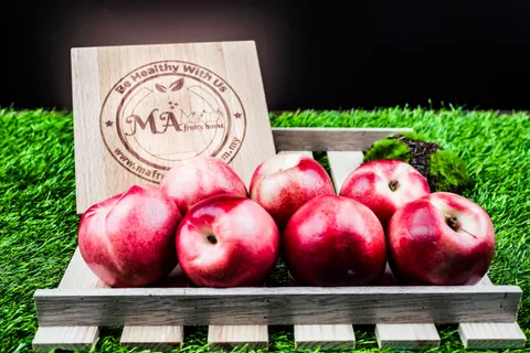 WHITE NECTARINES.jpg