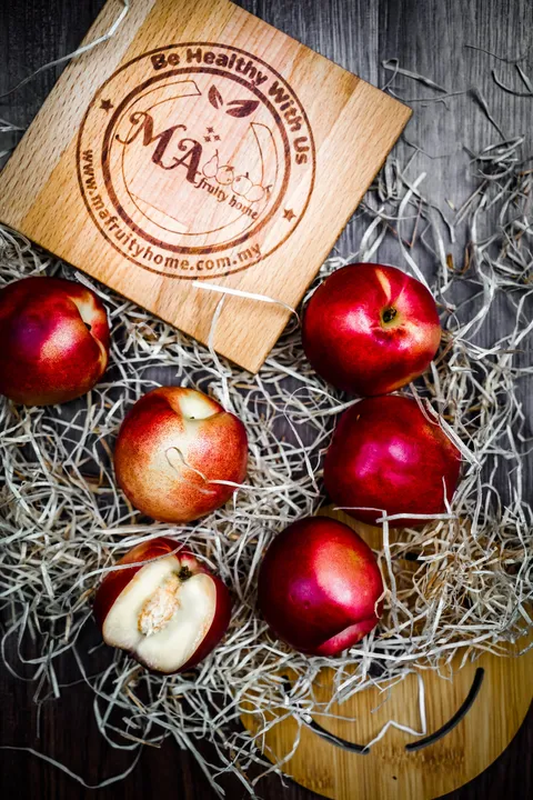 WHITE NECTARINES-2.jpg