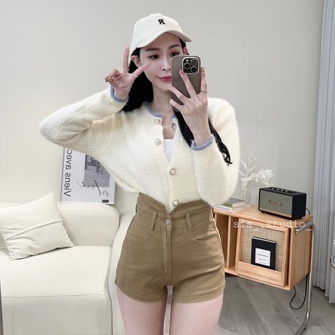 B84FAAAE-6945-4C6D-8611-560BBDA8D9D8