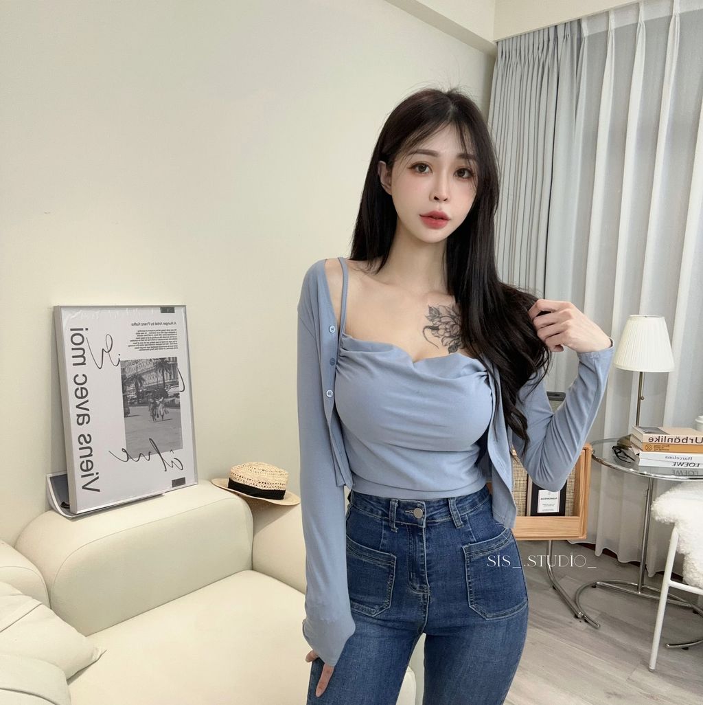 10F360B0-5568-40DA-8FB7-EA5E23762B6E