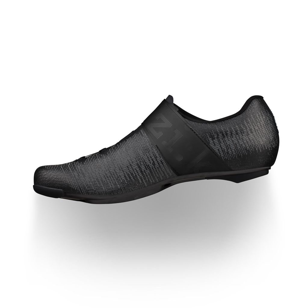 vento-infinito-knit-carbon-2-black-fizik-6-super-ventilated-road-racing-shoes.jpg