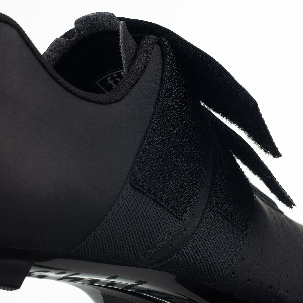 tempo-powerstrap-r5-black-fizik-4-minimal-road-cycling-shoes-without-laces.jpg