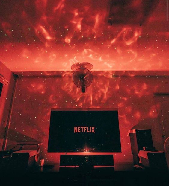Sparkly Aurora | Netflix Under The Stars