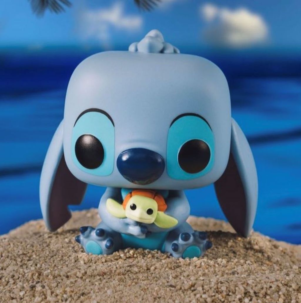 Funko Lilo & Stitch POP! Disney Stitch Exclusive Vinyl Figure #1353 [with  Turtle], Gold