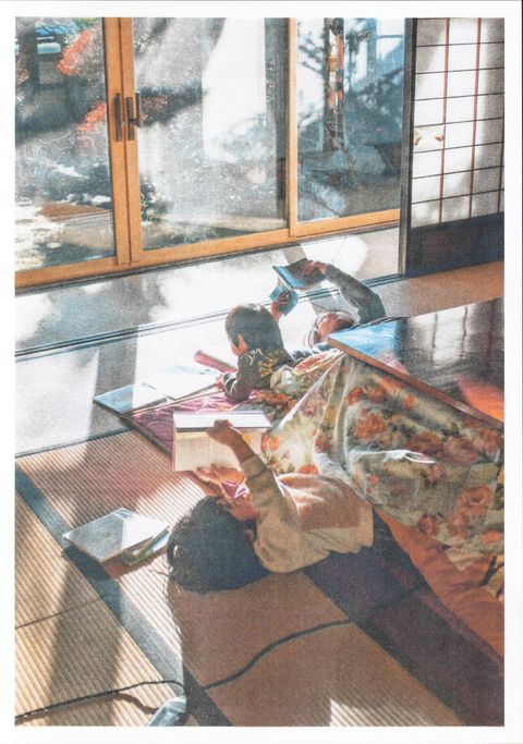 18躺著看書