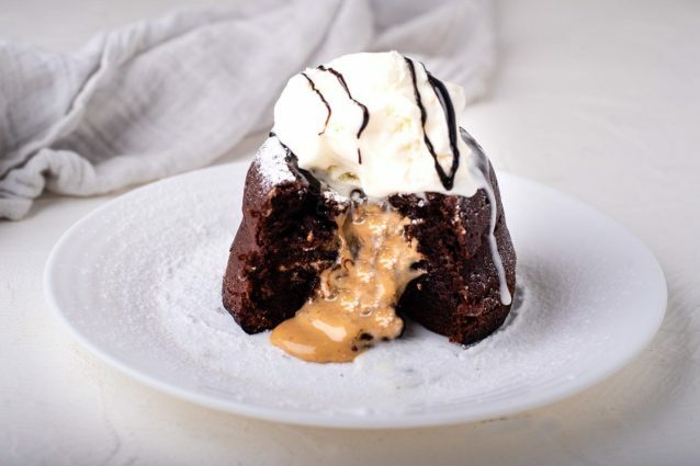 Peanut-Butter-Molten-Cake-6-638x425.jpg