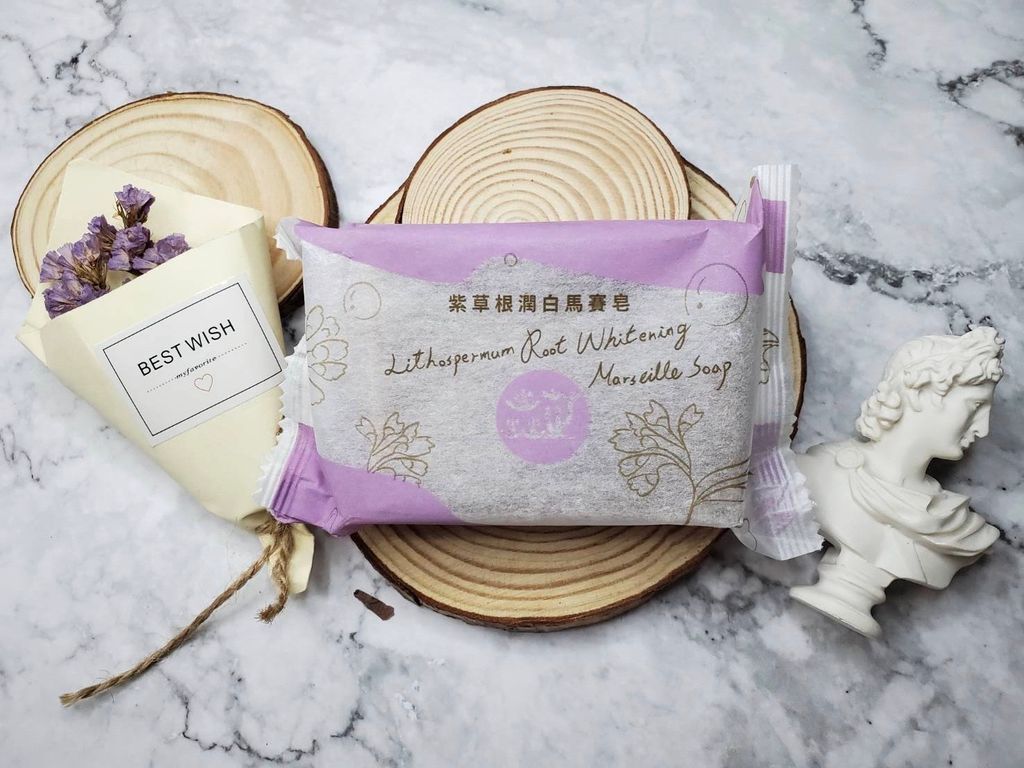紫草根潤白馬賽皂 — Lithospermum Root Whitening Marseille Soap; original packaging photograph