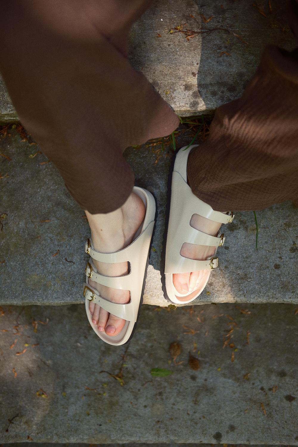 Birkenstock%20Florida%20Fresh%20Natural%20Leather%20Patent%20High-Shine%20Ecru_1