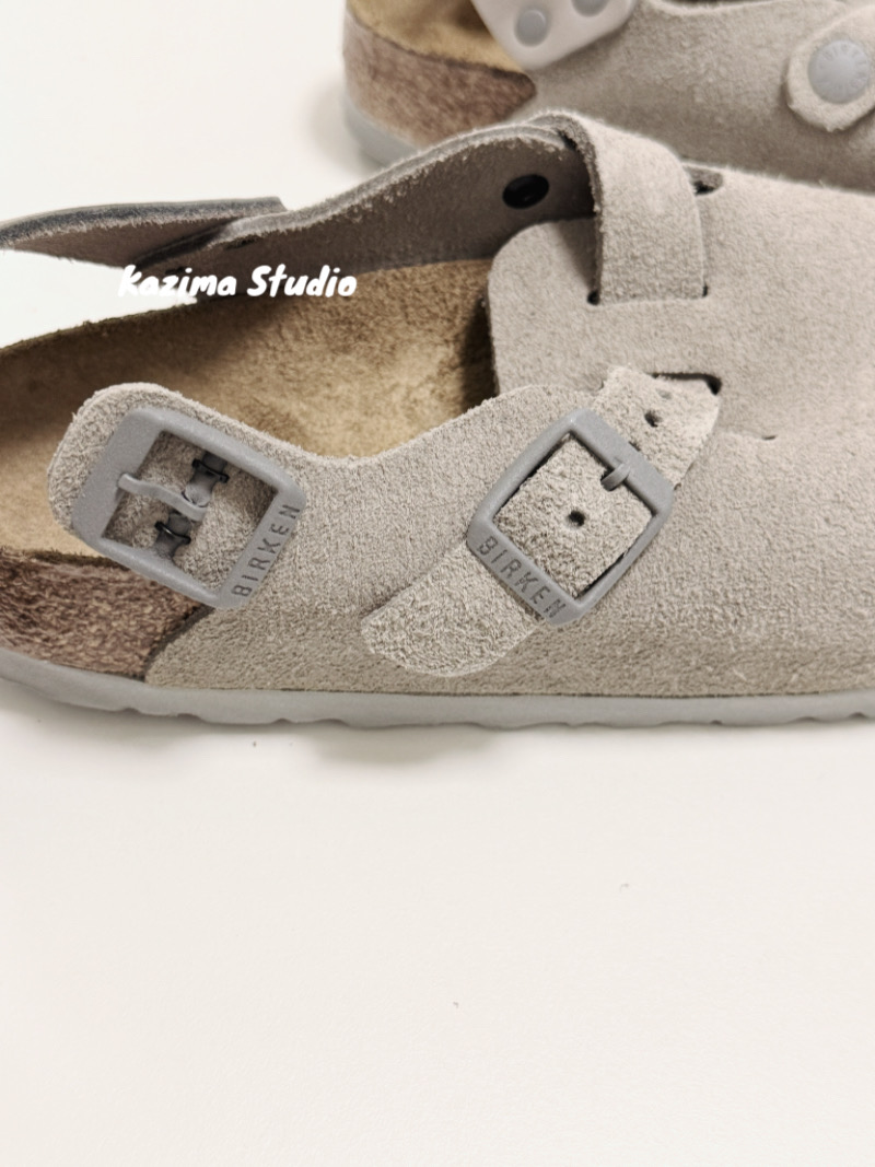 Birkenstock Tokio Stone Coin｜石灰灰麂皮後帶鞋款展示照｜Kazima Studio