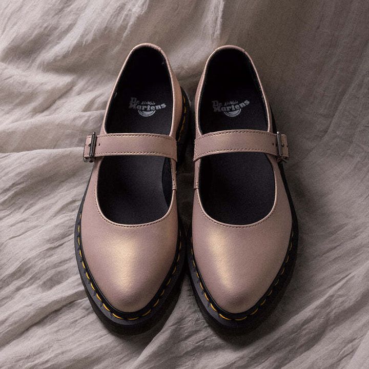 ktpsp9LMW9LHwKiFFSDN_41092650-Dr.-Martens-Elphie-Mary-Jane-Powder-Pink-Gold-Shift-sm-2_768x768_crop_center