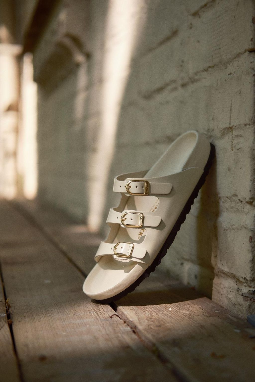 Birkenstock%20Florida%20Fresh%20Natural%20Leather%20Patent%20High-Shine%20Ecru_0