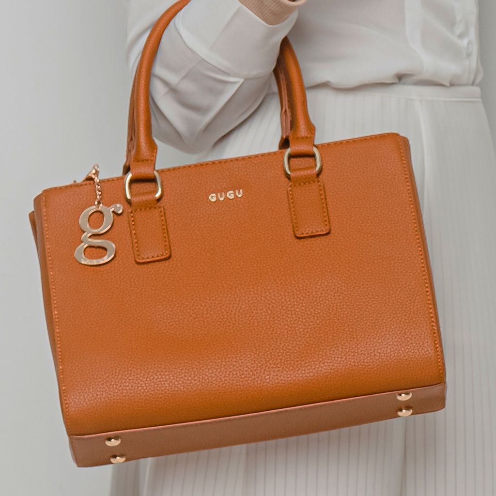 dinda brown close up.jpg