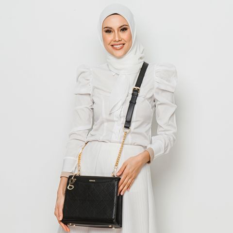 putri black 1.jpg