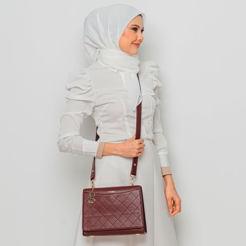 putri maroon 2.jpg