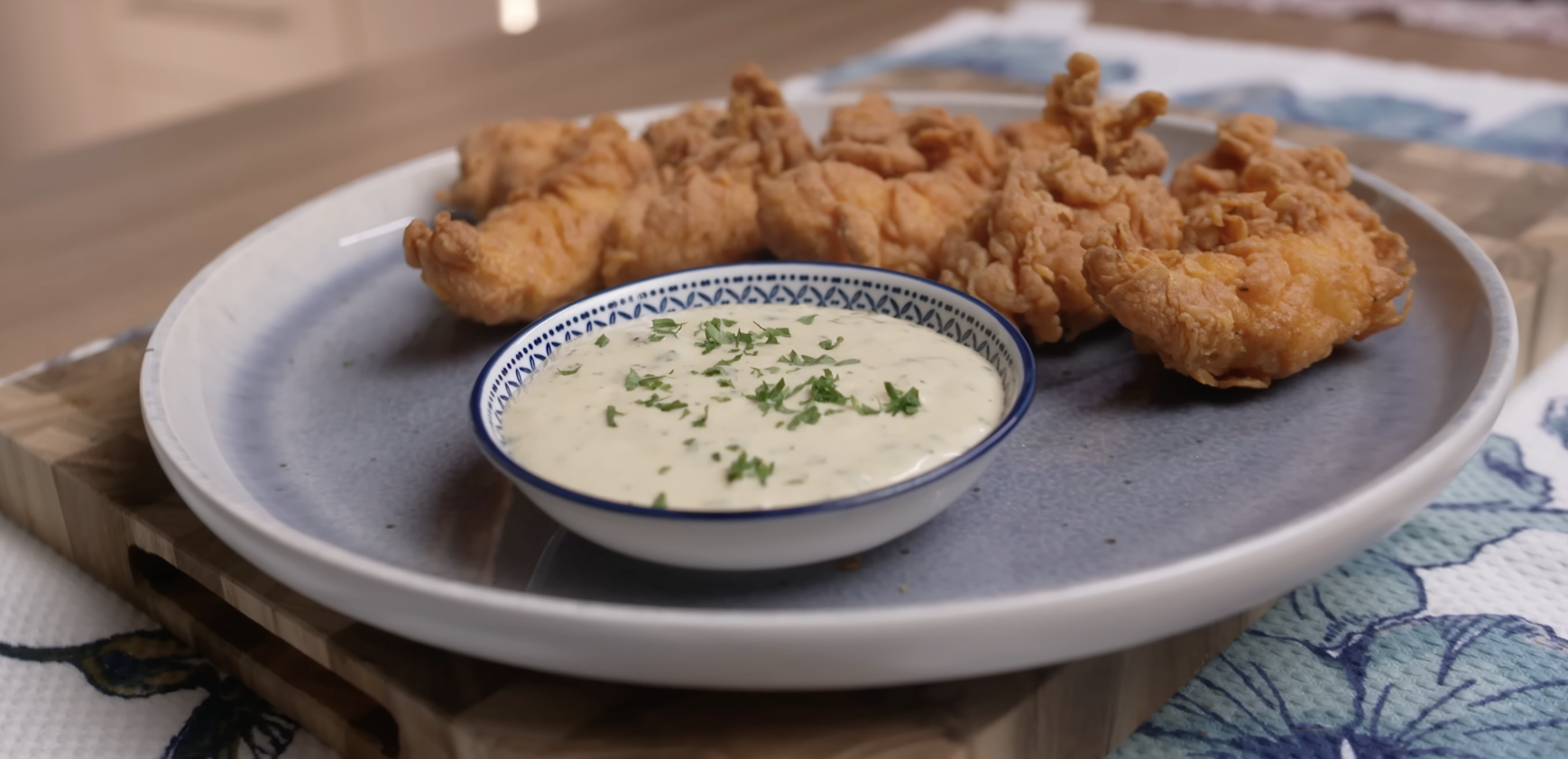 Homemade Chicken Tenders Rangup & Juicy | Sos Creamy Garlic Paling Sedap