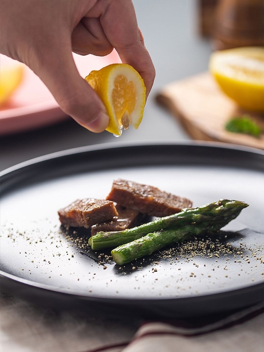 matte-round-raised-rim-plate
