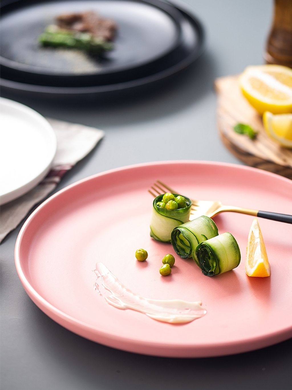 matte-round-raised-rim-plate