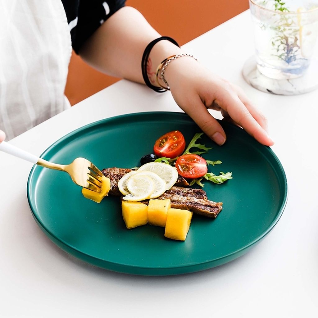 matte-round-raised-rim-plate
