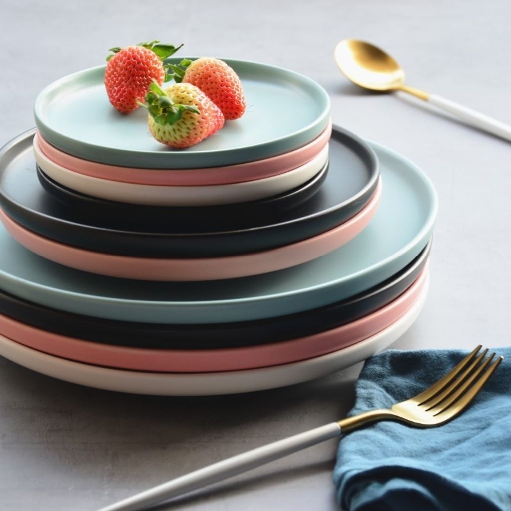 matte-round-raised-rim-plate