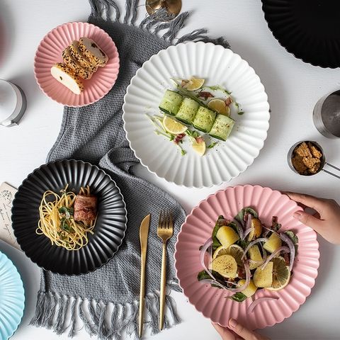 matte-round-chrysanthemum-plate