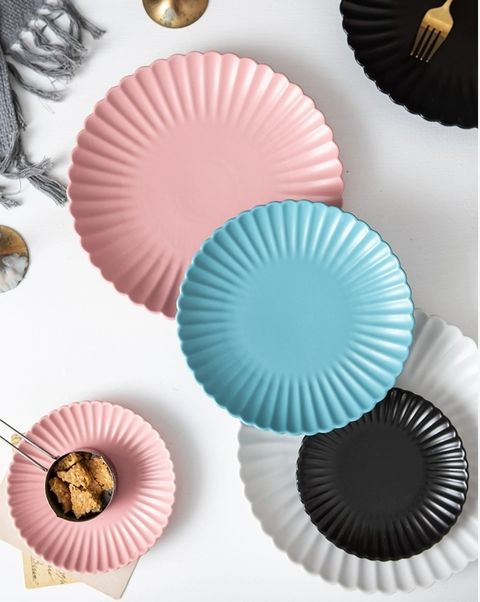 matte-round-chrysanthemum-plate
