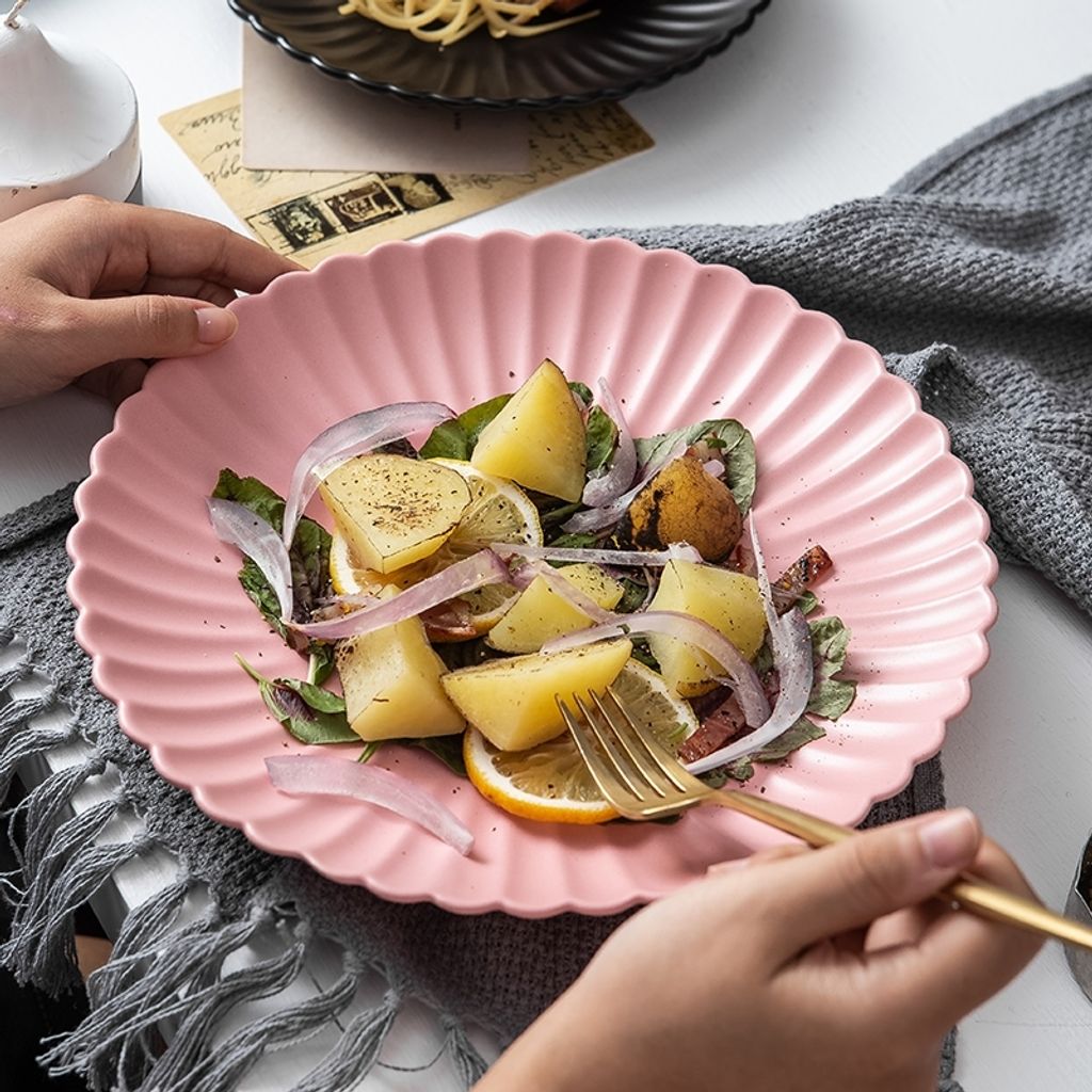 matte-round-chrysanthemum-plate