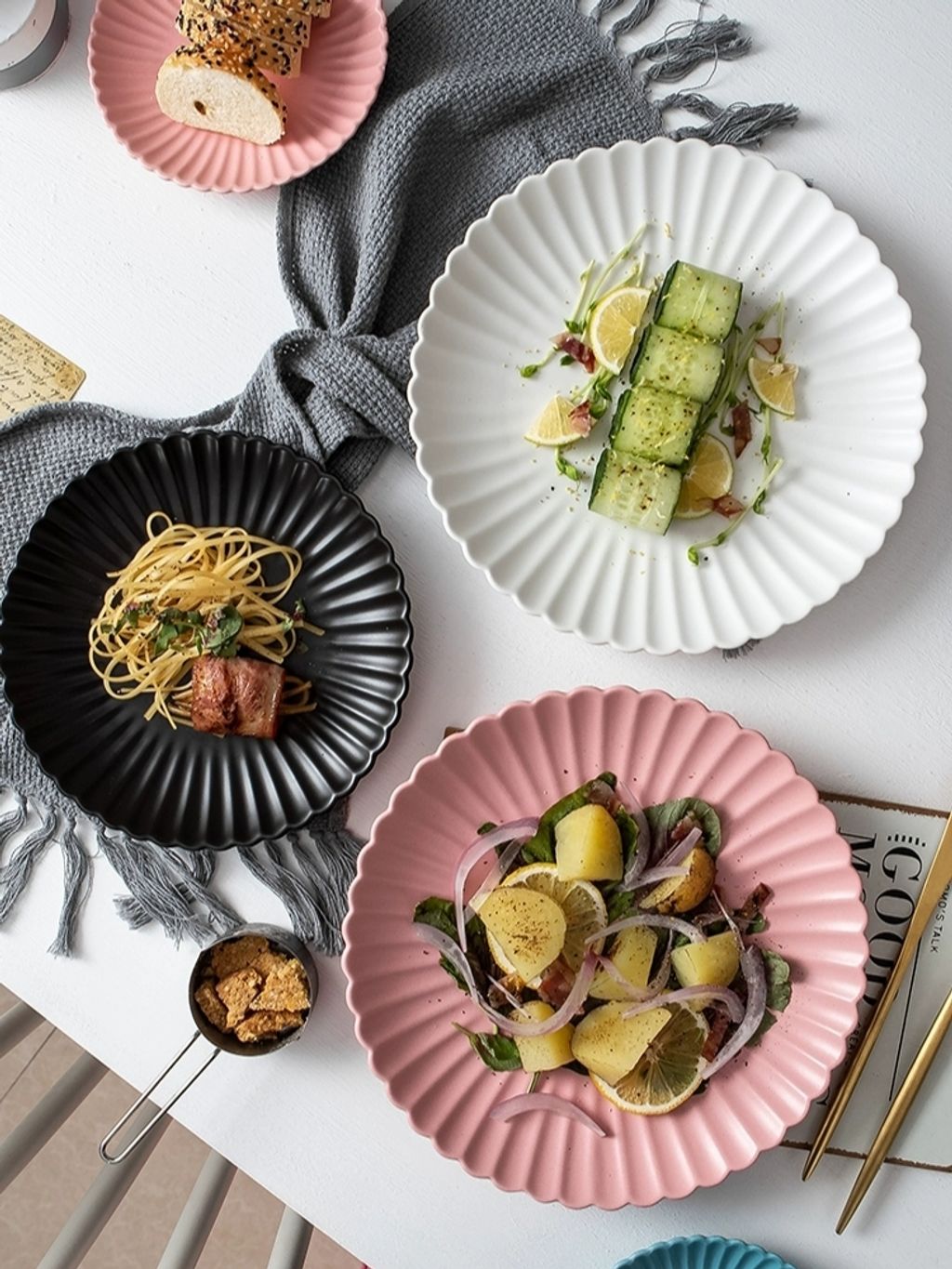 matte-round-chrysanthemum-plate