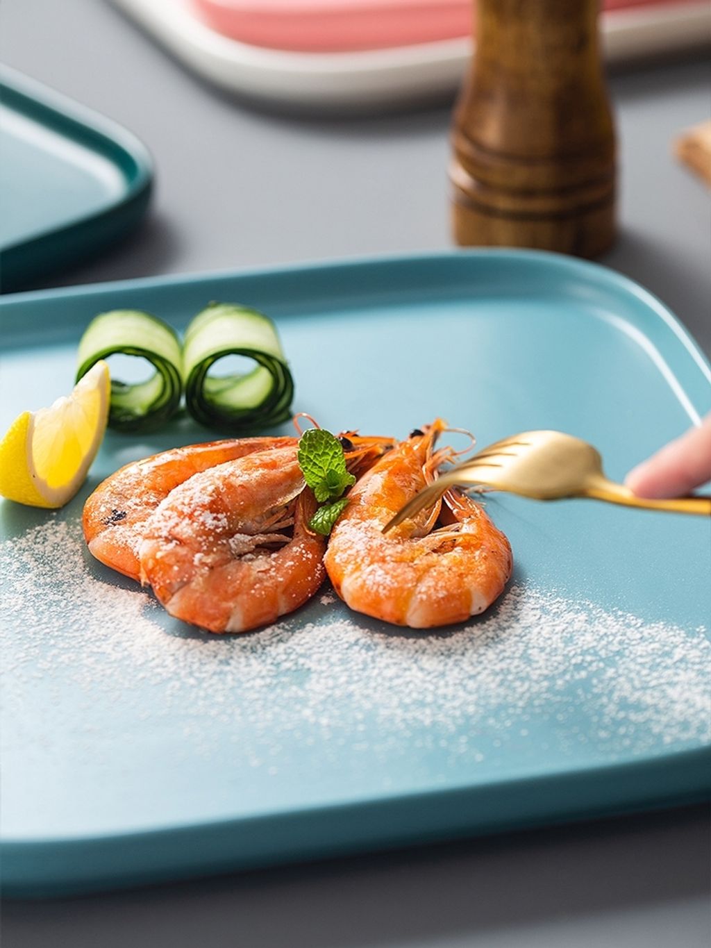 matte-square-raised-rim-plate