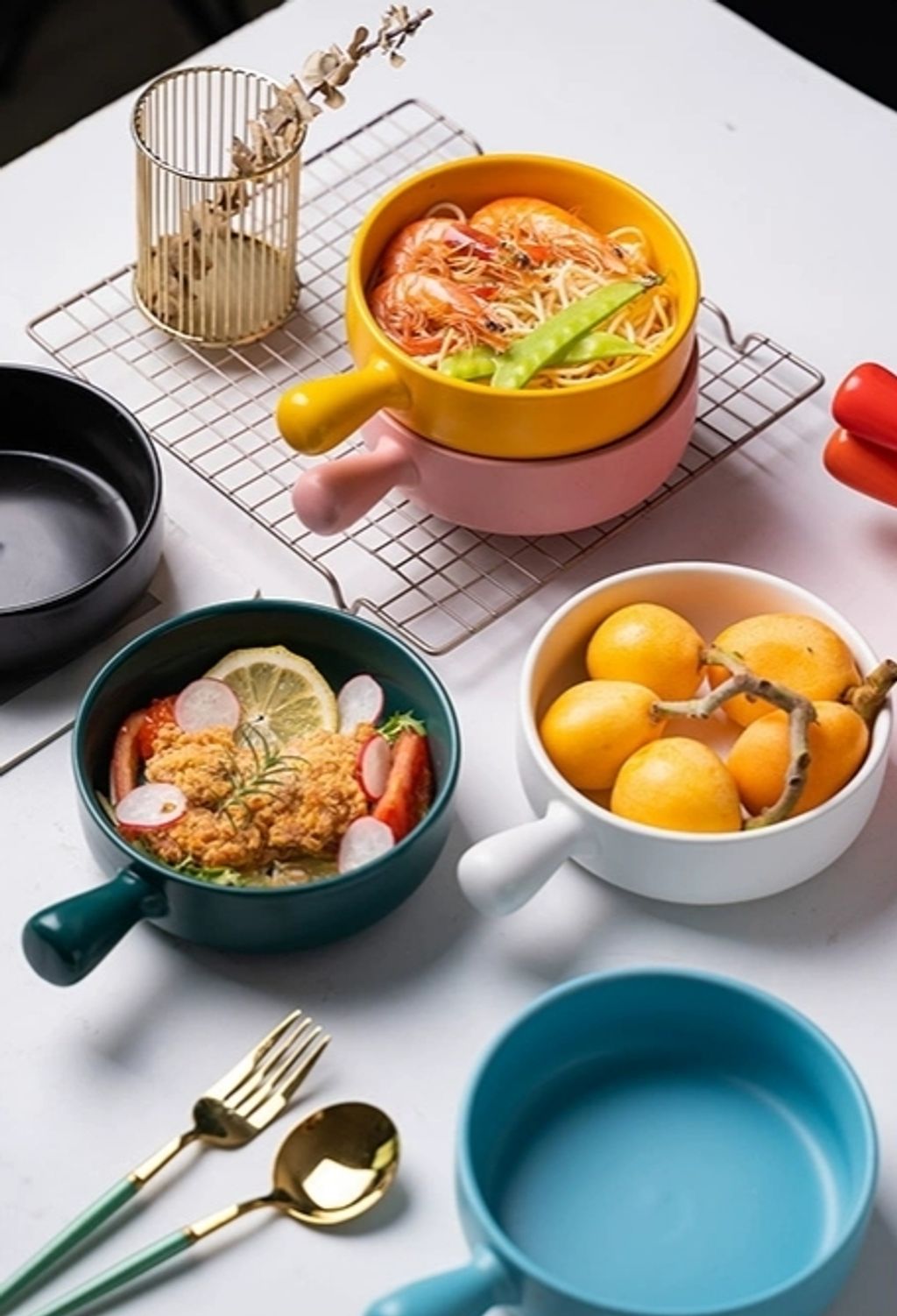 round-noodle-bowl-with-handle-8-5-