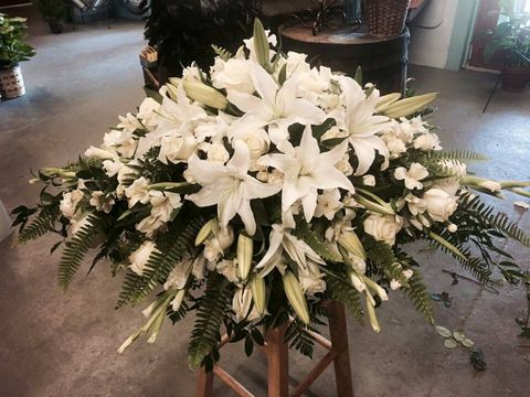 funeral-flowers-hubbanrd-tx-flower-delivery-main-florist-hillsboro-tx-waco-texas-flower-delivery-baset-casket-flowers-22.jpg