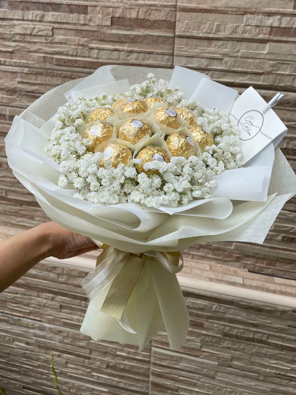 ferrero_rocher_bouquet__white_1612526521_8ef44eca_progressive.jpg