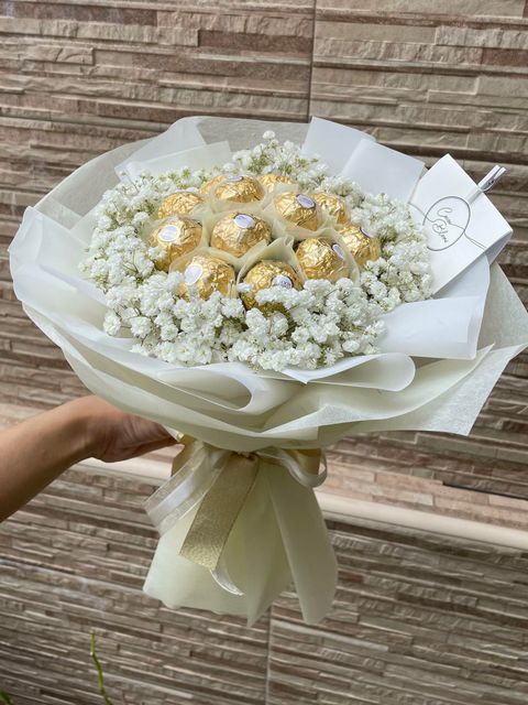 ferrero_rocher_bouquet__white_1612526521_8ef44eca_progressive.jpg