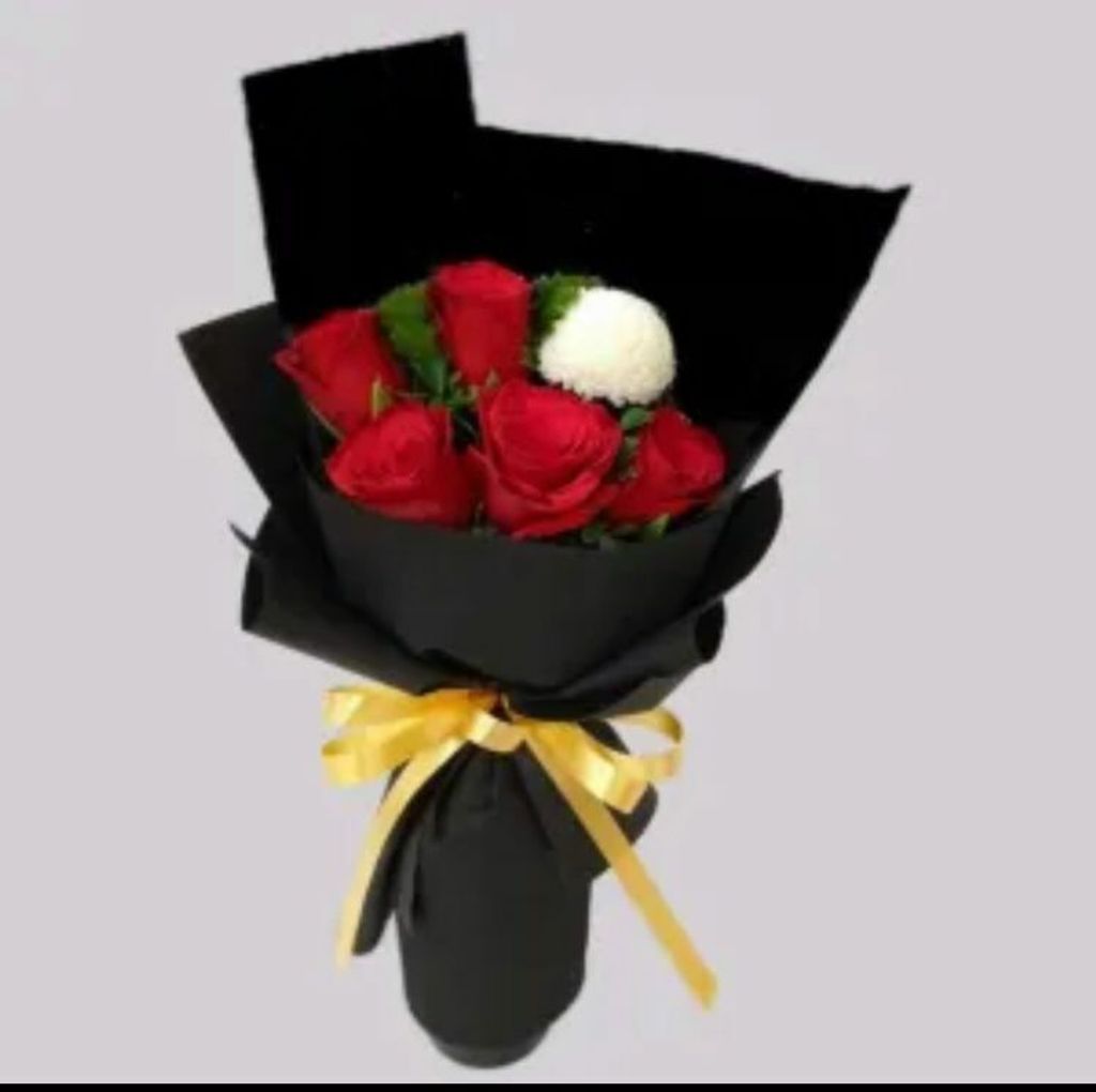 5 Red Roses Bouquet 500g.jpeg