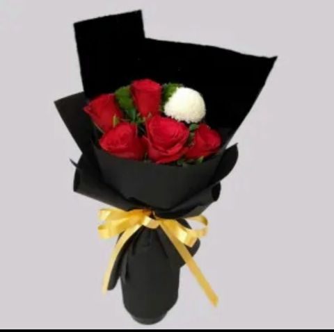 5 Red Roses Bouquet 500g.jpeg