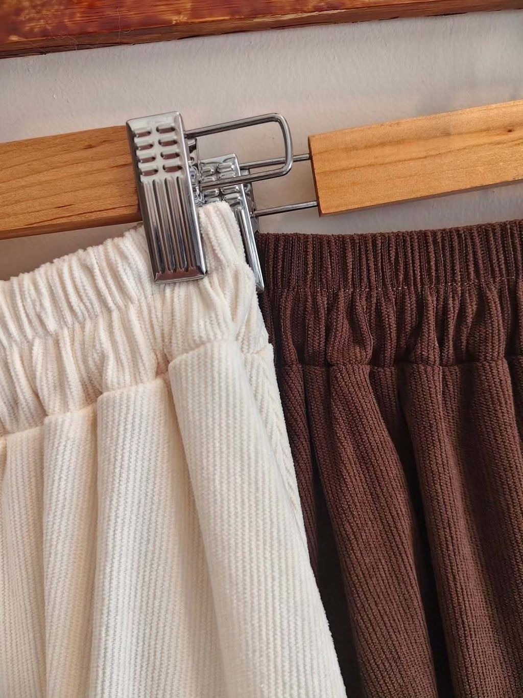 Corduroy Maxi Skirt - Beige - Brown 🖤www.vintagemodefashion.com.heic (2)
