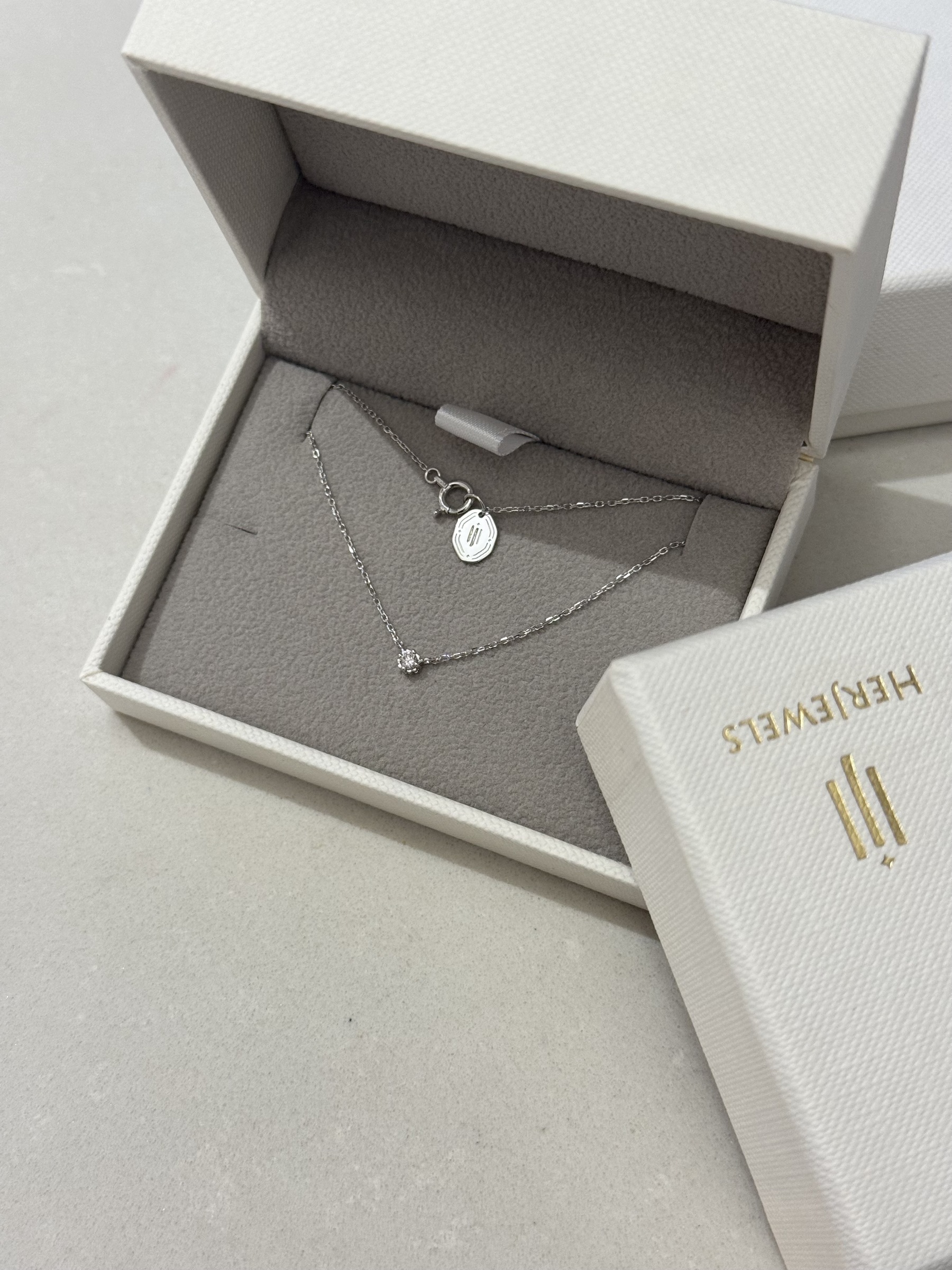 4B8B3336-4447-4E40-90EC-5E783BC95A0A