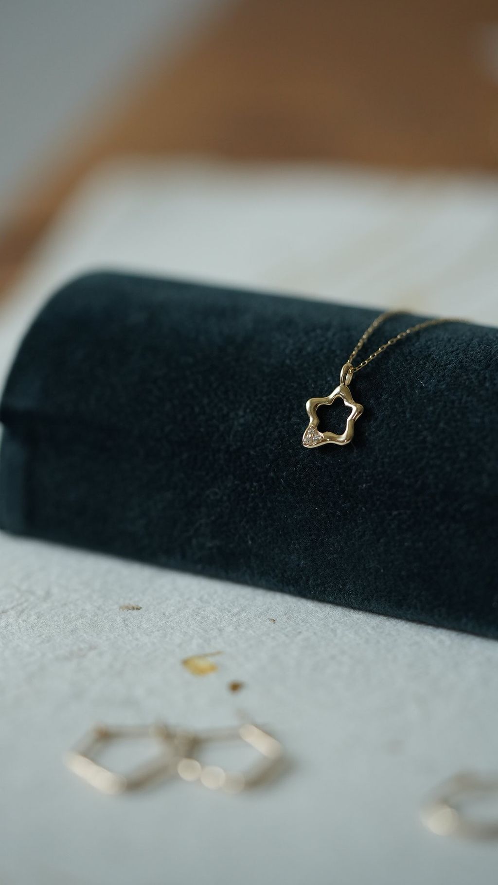 k10-diamond-star-outline-necklace1.jpg